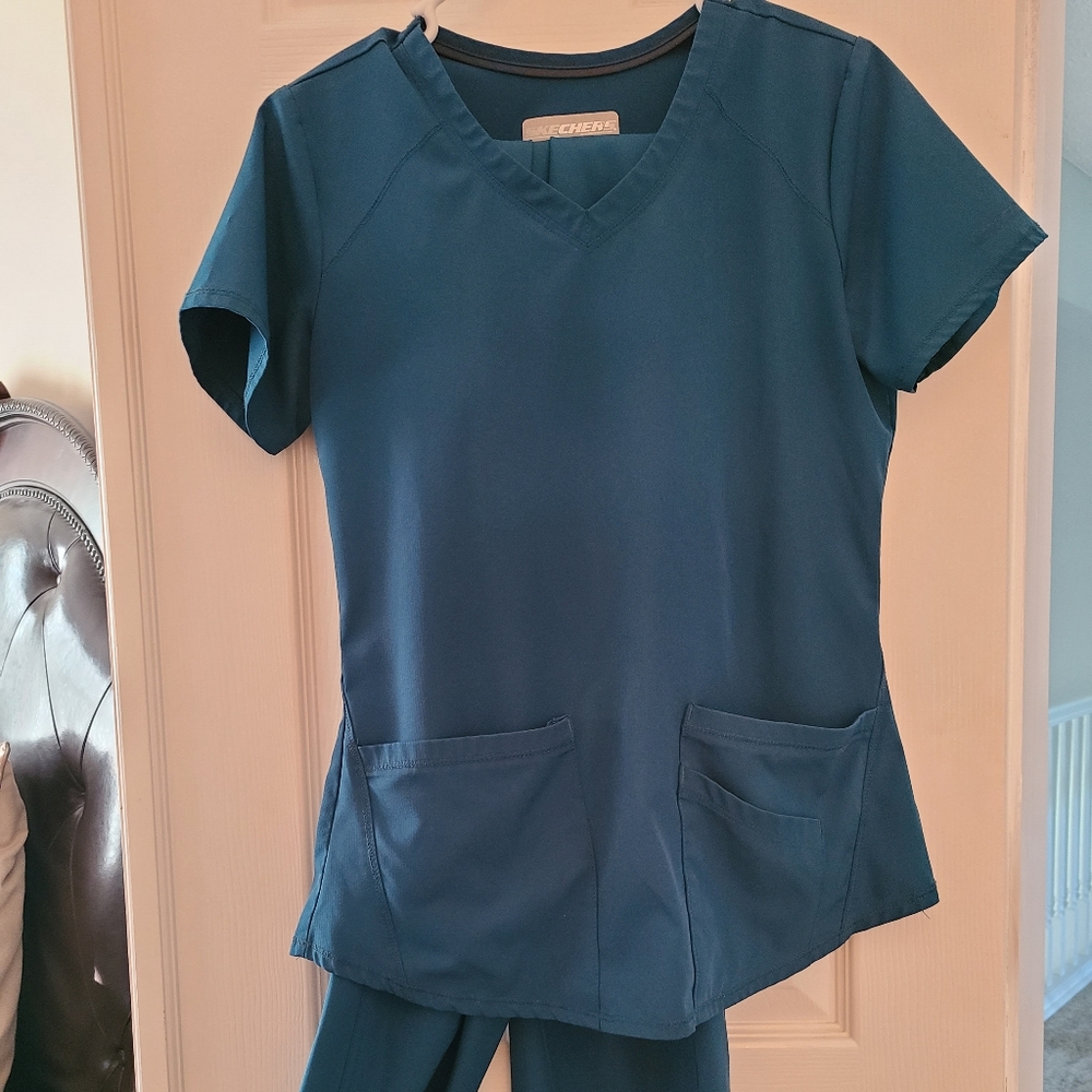 Scrub set